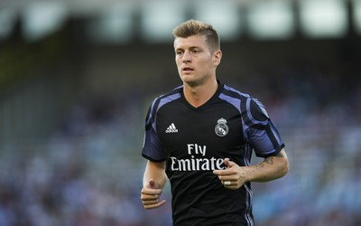 熊猫体育动态-伊萨克抢点垫射得分